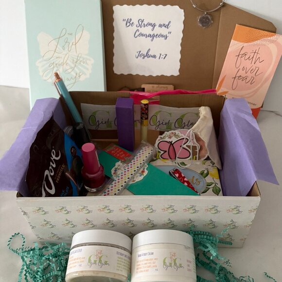 Mani Makeover Gift Box by Faith by Girl Glam - Picture 2 of 4